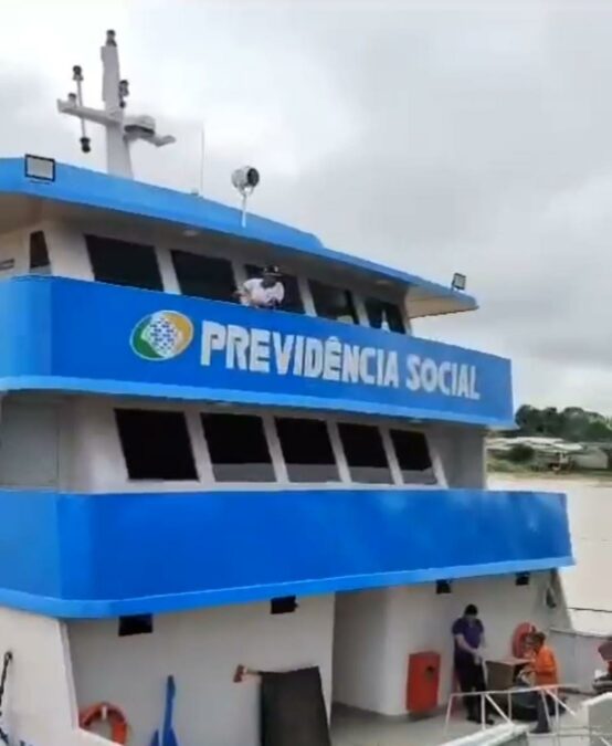 Barco da Previdência Social chega a Sena Madureira para oferecer benefícios e serviços à população