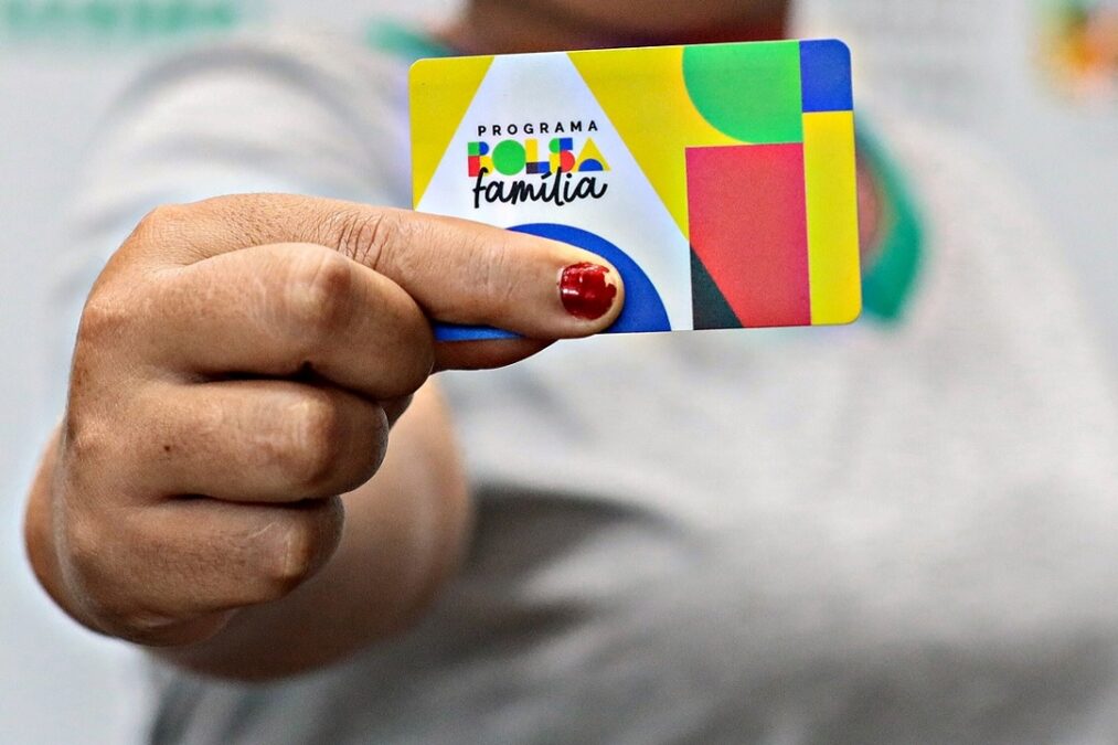 Caixa paga novo Bolsa Família aos beneficiários com NIS de final 4