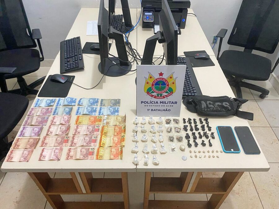 Policiais do Primeiro Batalhão prende dupla por tráfico de drogas
