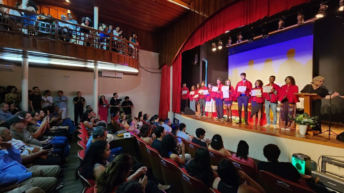 Sicredi apoia academia juvenil acreana de letras com o fundo social