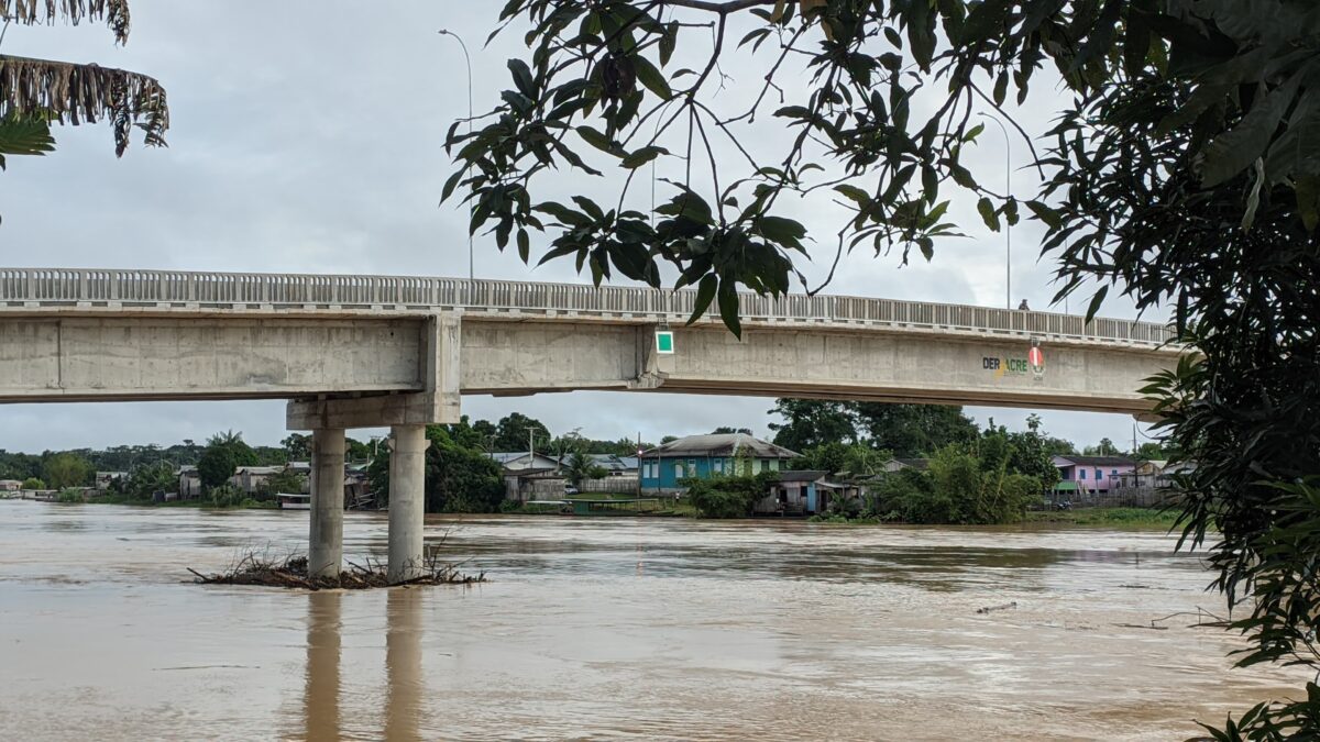 Rio Iaco em Sena Madureira ultrapassa cota de alerta