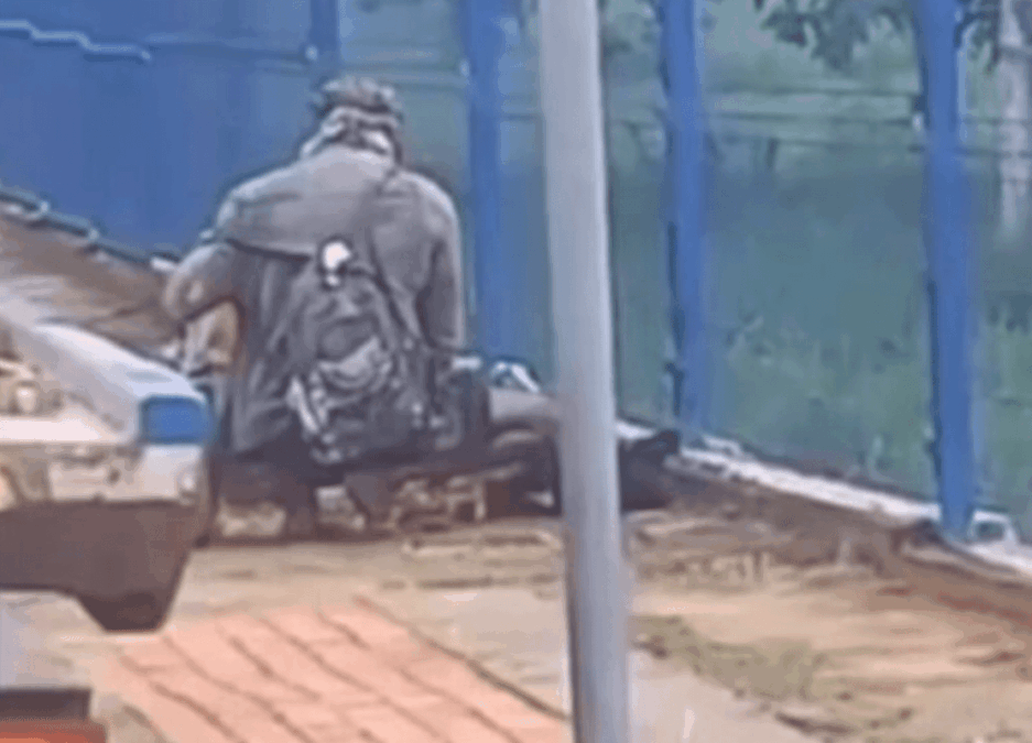 Vídeo: Homem é flagrado comendo cachorro morto em Rio Branco