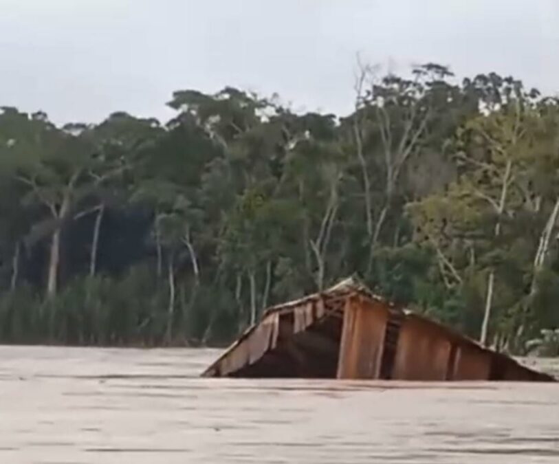 VÍDEO: Casa arrastada pela enchente no Rio Tarauacá