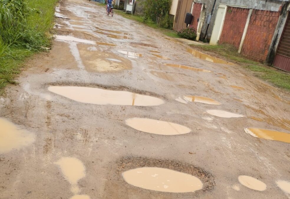 Moradores de Sena Madureira pedem interdição do bairro da Vitória devido à precariedade das ruas