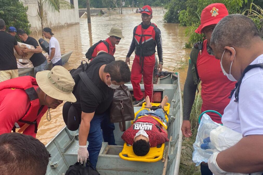 Operação de transporte de paciente com infarto em meio à enchente histórica em Brasileia