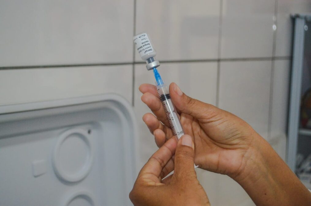 Cerca de 40 crianças de Sena Madureira recebem vacina contra dengue em nova campanha de imunização
