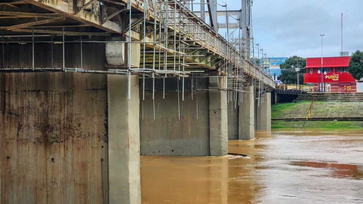 Deracre assegura que enchente não compromete estrutura da Ponte Metálica; reinauguração mantida para 29 de fevereiro
