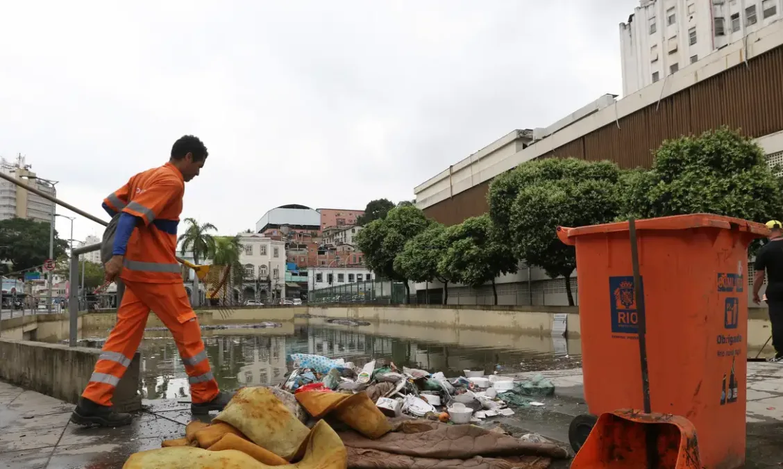 Mais de 90% dos brasileiros contam com serviço de coleta de lixo, revela Censo de 2022