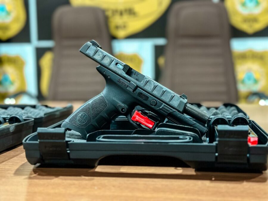 Policiais civis recebem mais de 30 pistolas, ação visa modernizar o arsenal de armas dos agentes