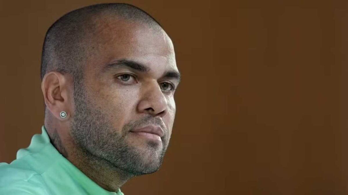 Ex-jogador Daniel Alves recebe liberdade provisória mediante pagamento de fiança