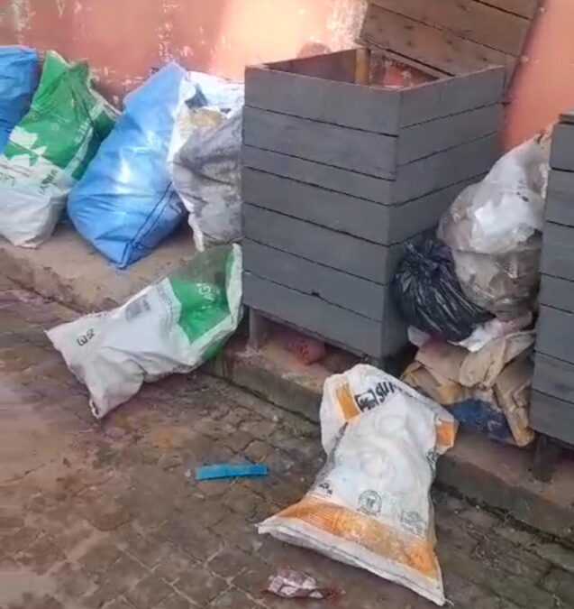 Moradora de Sena Madureira reclama da falta de coleta de lixo nas proximidades do Ginásio Hermilton Gadelha Pessoa