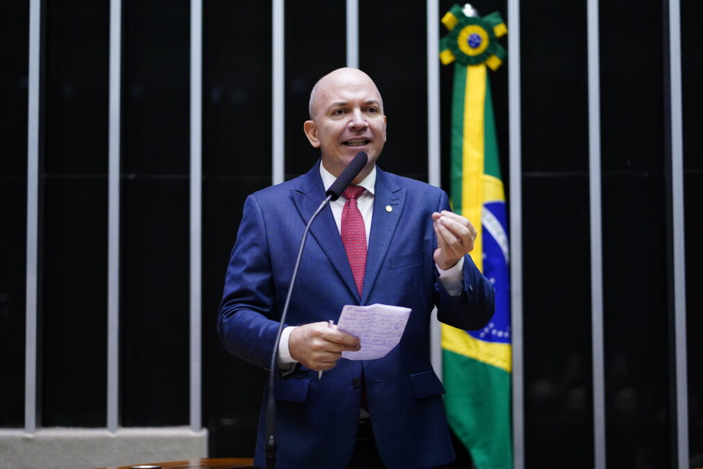 Deputado Gerlen Diniz destina R$ 2,8 milhões para atender crianças neurodivergentes no Acre