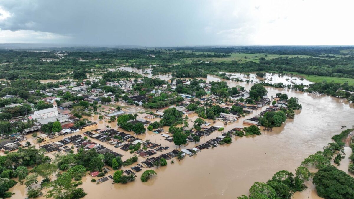 Rio Acre atinge segunda maior enchente na capital