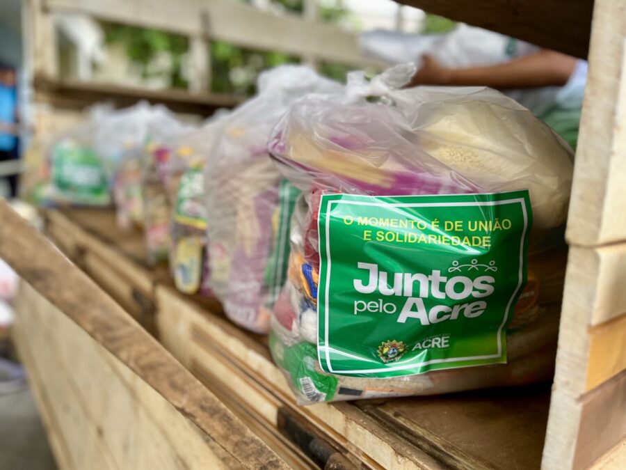 Estado entrega ajuda humanitária a famílias afetadas por enchentes em Capixaba