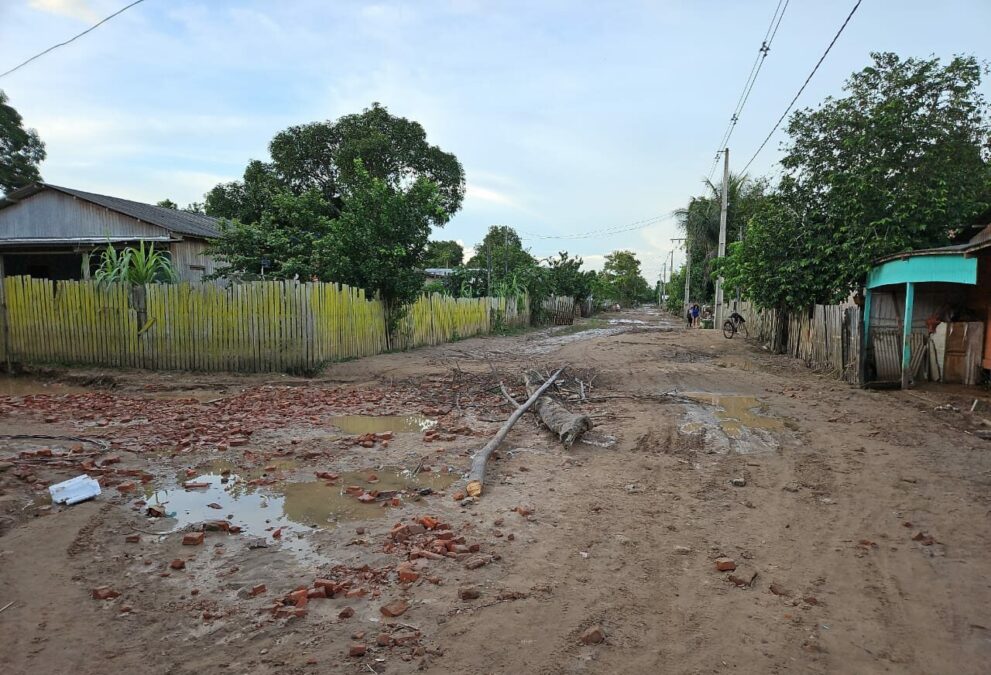 Nível do rio segue baixando e famílias começam a retornar para casa em Santa Rosa do Purus