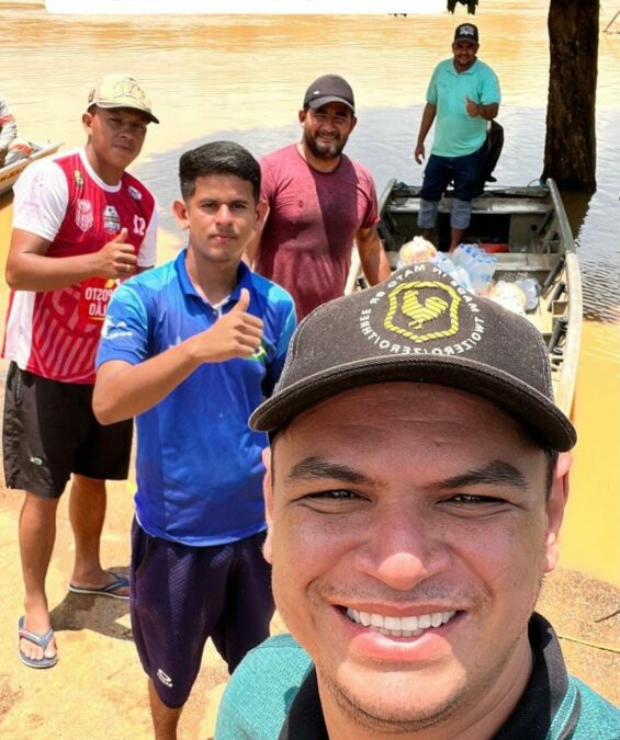 Video:Voadeira do Deputado Pablo Bregense vira durante inspeção da cheia no rio iaco em Sena Madureira