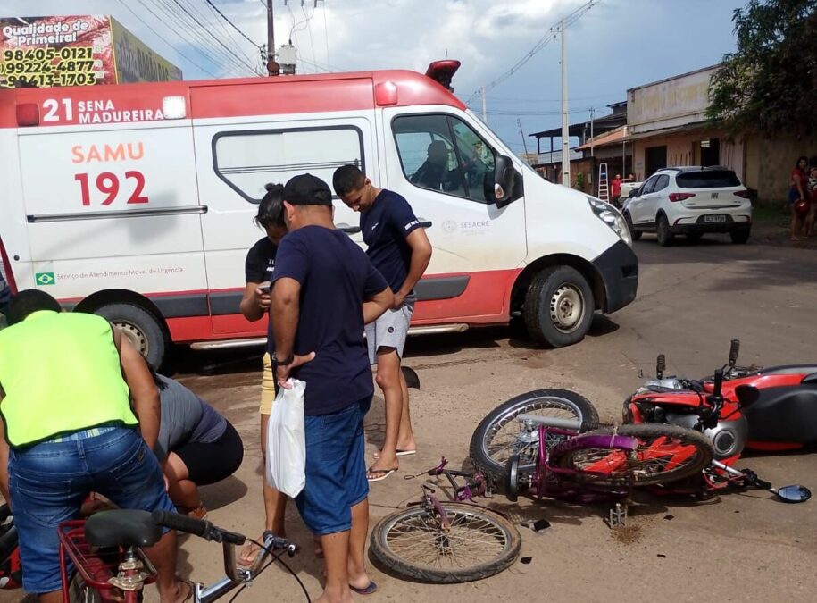 Colisão entre moto e bicicleta deixa menino ferido em Sena Madureira