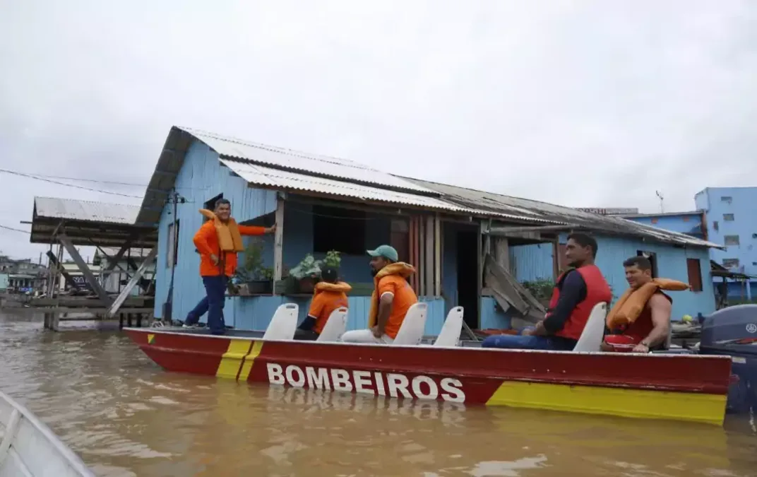 Cheia do Rio Juruá afeta 12 mil pessoas em Cruzeiro do Sul