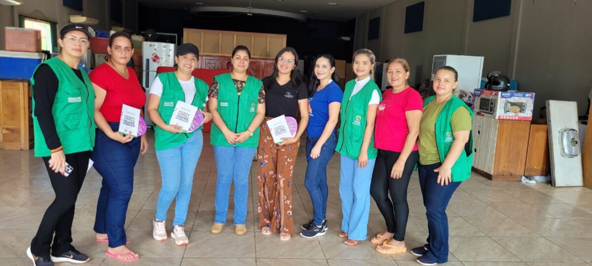 Semulher distribui kits às crianças em abrigos de Brasileia, oferecendo conforto em meio à crise