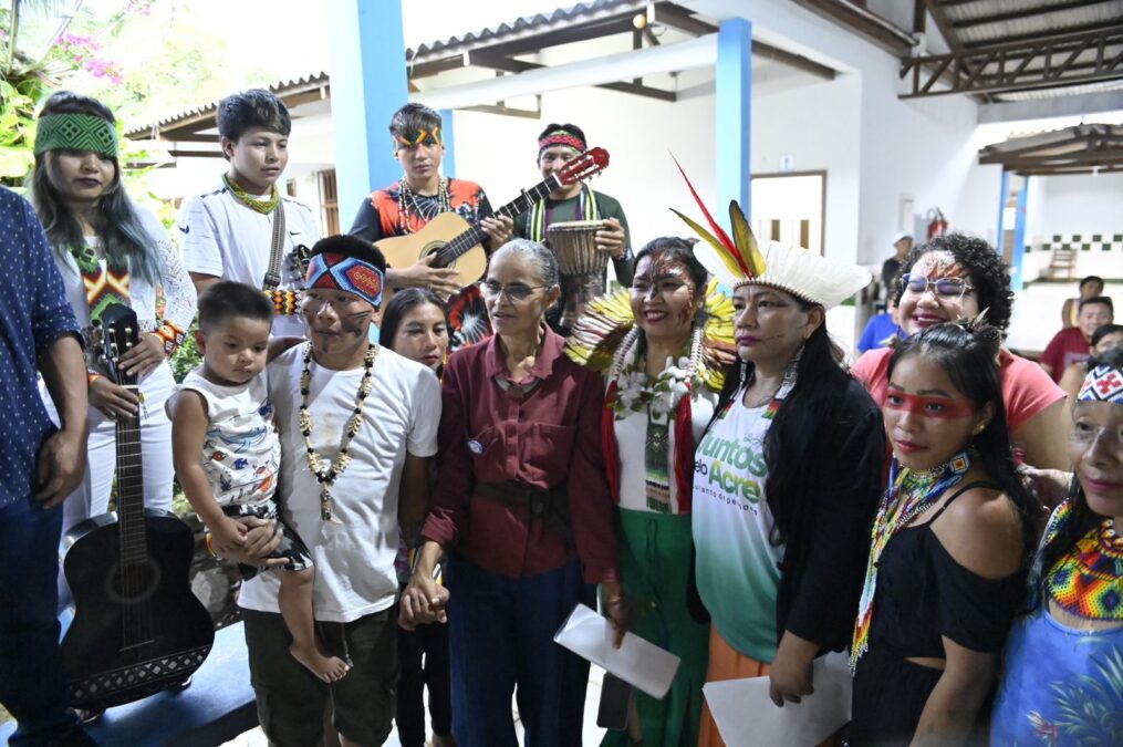Ministros visitam famílias indígenas afetadas pela cheia do Rio Acre, em Rio Branco