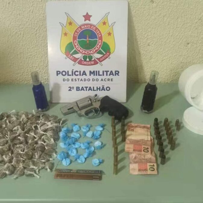 Três presos, duas armas de fogo e entorpecentes apreendidos no Segundo Distrito da capital