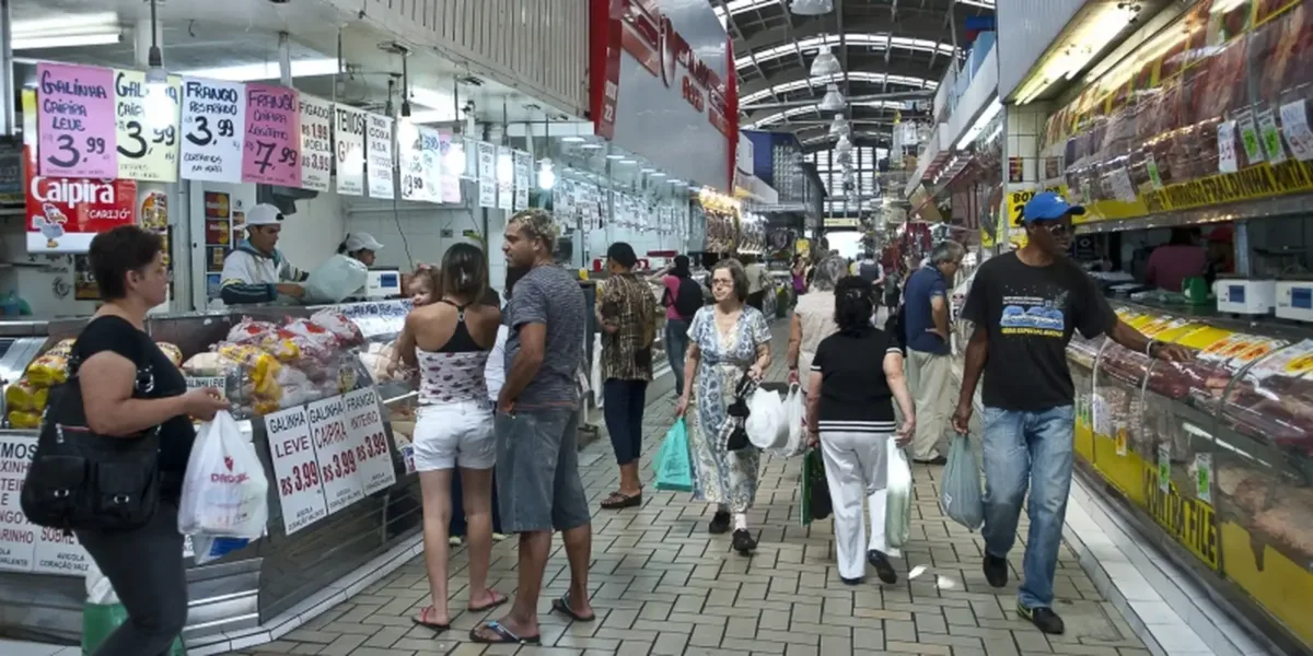 Intenção de consumo das famílias acreanas atinge o maior nível em um ano, revela pesquisa