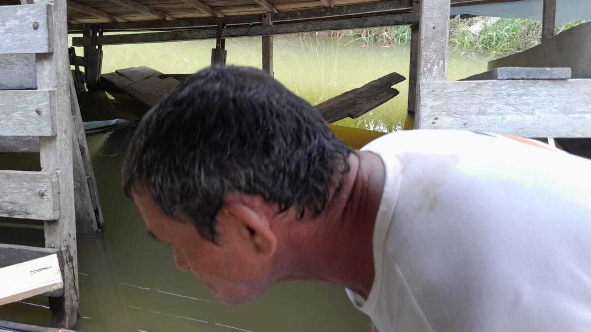 Embarcação de Joacir Quatipuru naufraga no Rio Iaco, mas tripulação é resgatada com sucesso