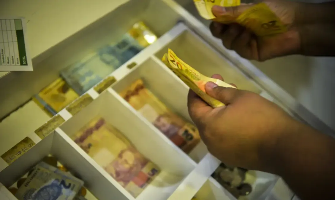 Trabalhadores nascidos em fevereiro começam a receber abono salarial nesta sexta-feira