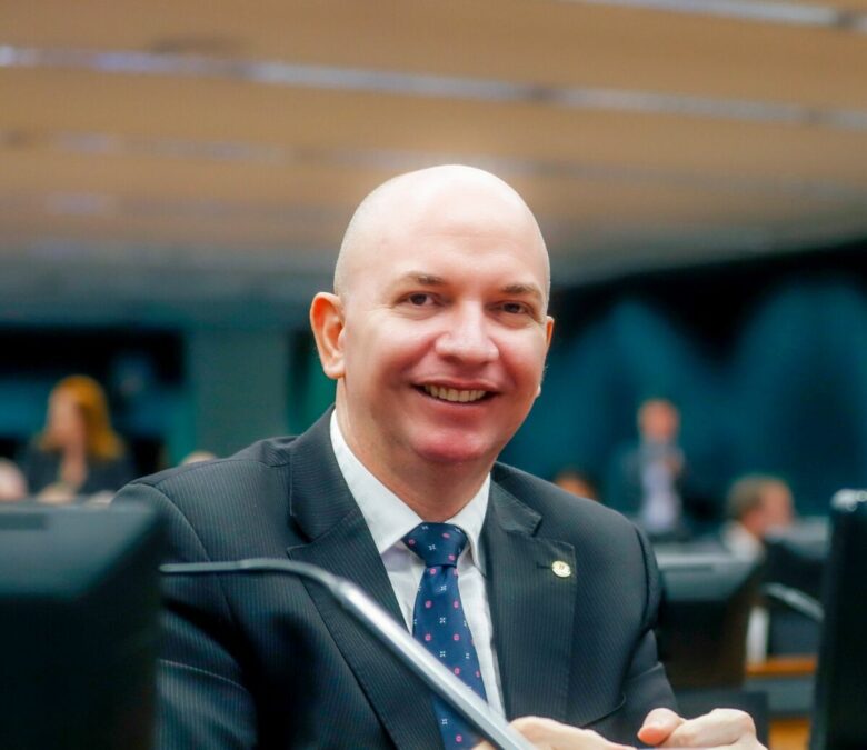 TRE-AC rejeita denúncia de abuso de poder econômico contra Gerlen Diniz