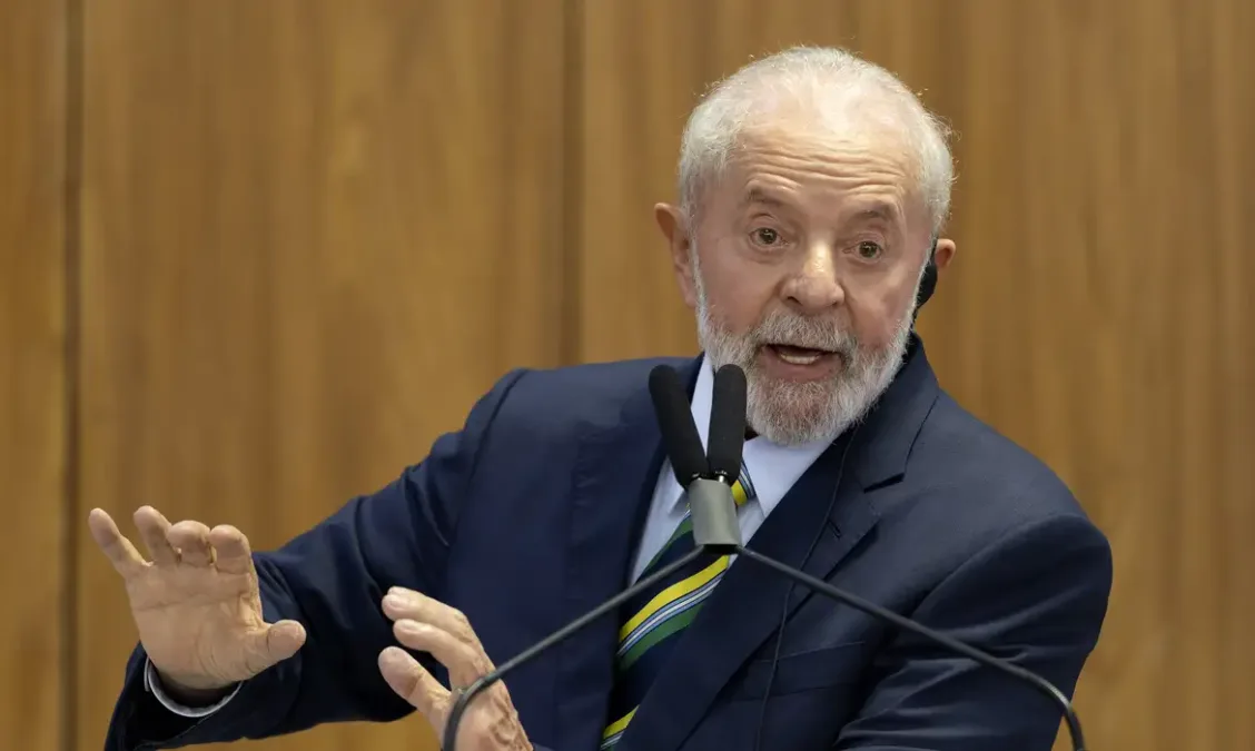 Lula e Macron criticam impedimento de candidatura da oposição na Venezuela