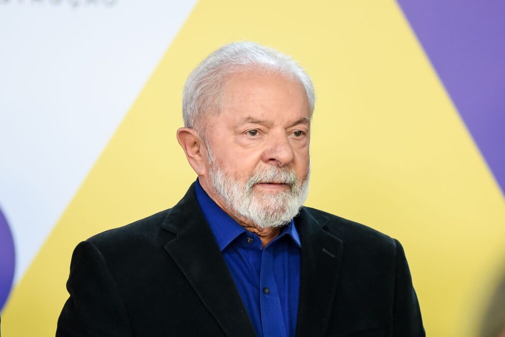 Lula diz que Robinho já deveria estar cumprindo pena por estupro no Brasil: ‘Crime imperdoável’