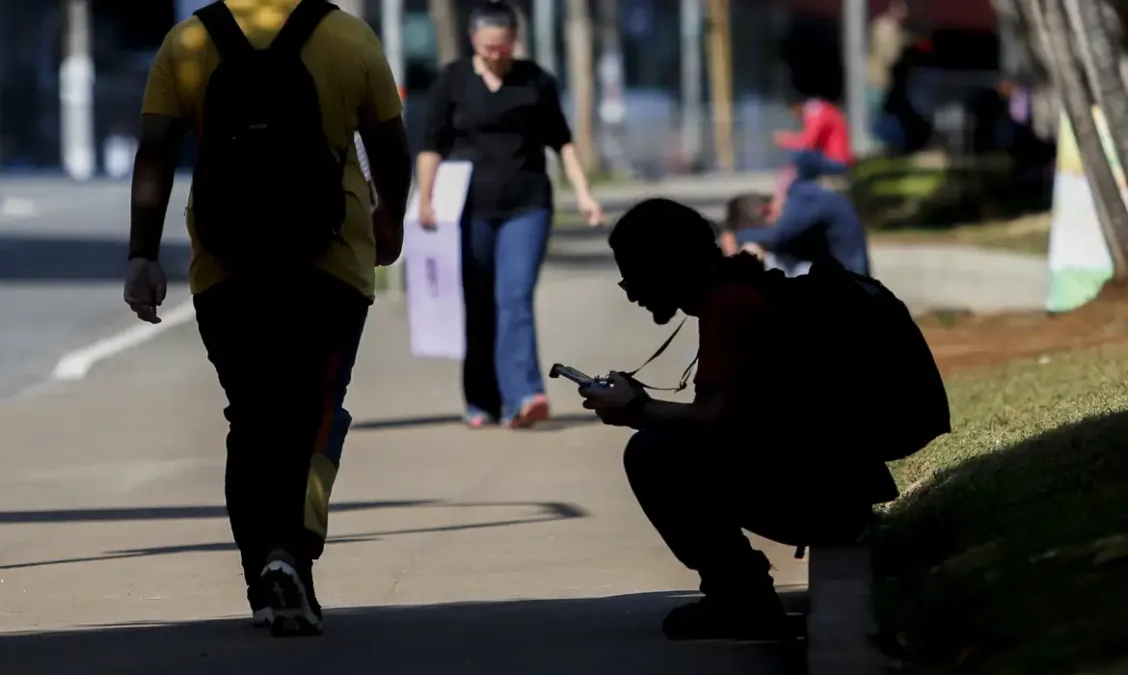 Um em cada cinco jovens brasileiros entre 15 e 29 anos não trabalha nem estuda, aponta pesquisa