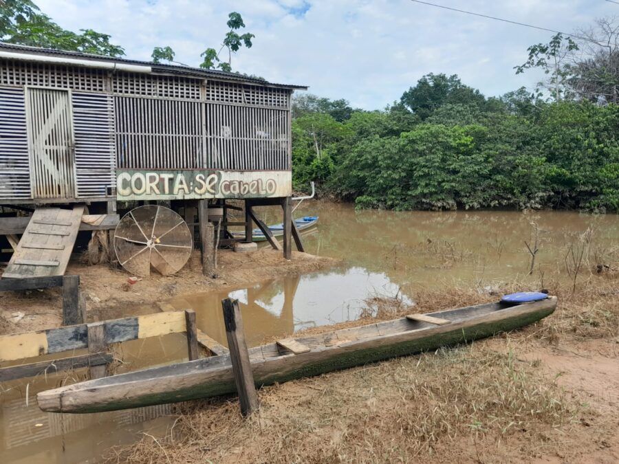 Em Sena Madureira, nível do rio Iaco baixa e famílias retornam para suas casas