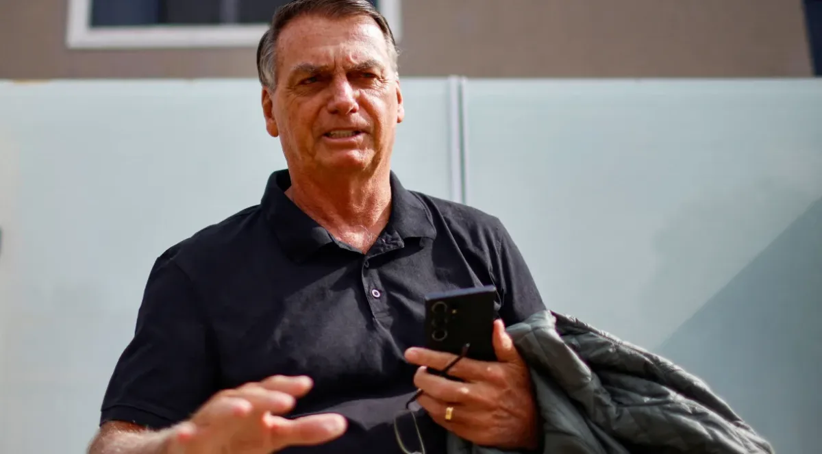 Ida de Bolsonaro à embaixada da Hungria vai ser investigada pela PF