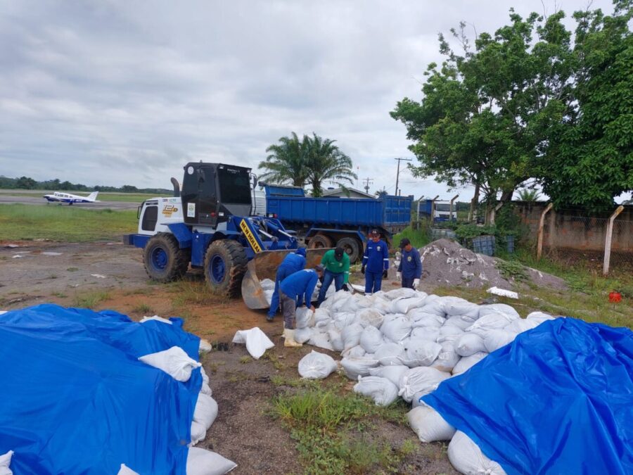 Deracre intensifica envio de insumos para reparos na pista de pouso do aeródromo do Jordão