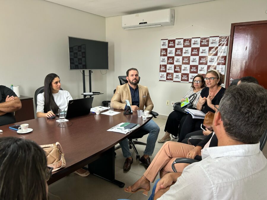 MPAC realiza reunião sobre fluxos de atendimento na saúde mental em Sena Madureira