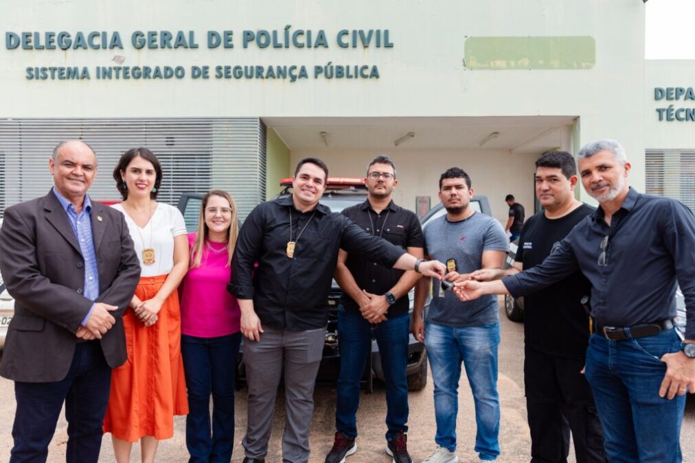 Delegacia de Sena Madureira recebe novos veículos para combate à violência doméstica e sexual
