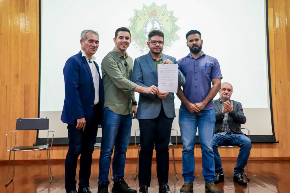 Governador assina ordem de serviço para recuperação da Biblioteca da Floresta e entrega equipamentos ao Idaf