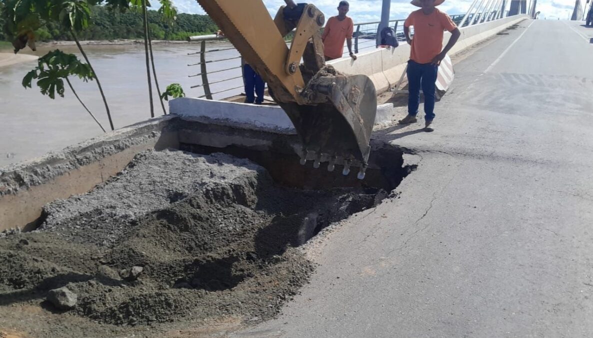 Dnit trabalha na recuperação da ponte sobre o Rio Tarauacá, na BR-364
