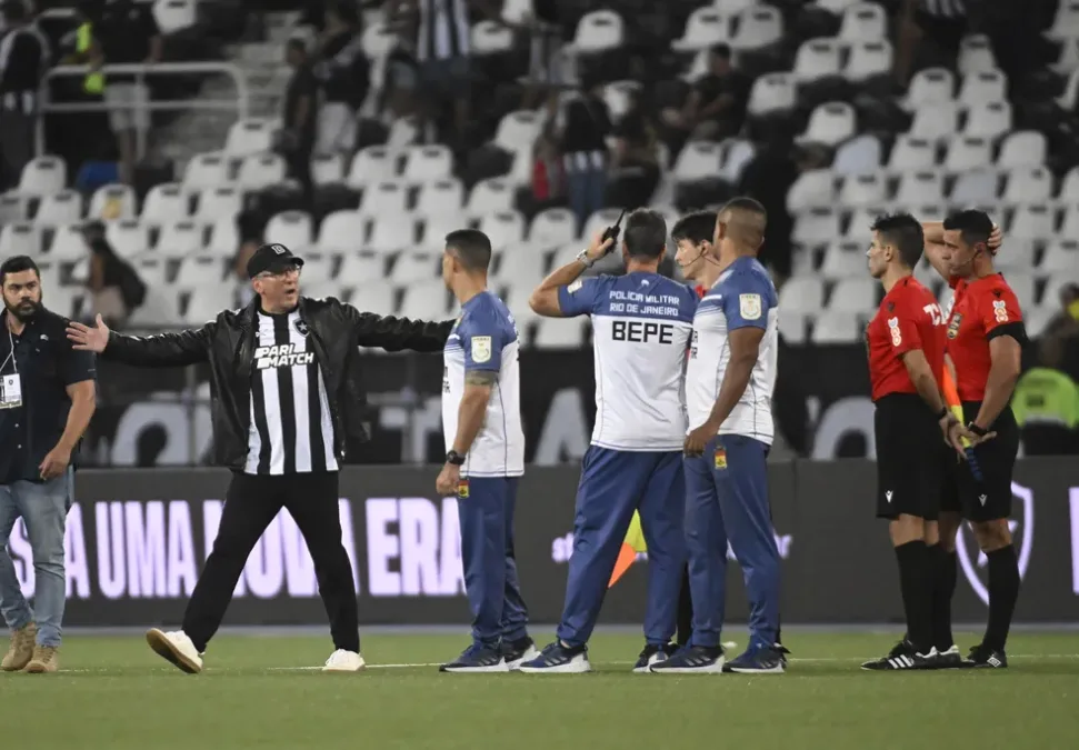 John Textor, do Botafogo, é suspenso por 45 dias e multado em R$ 100 mil pelo STJD