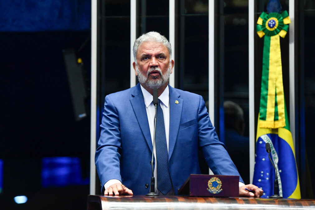 Petecão garante pavimentação do acesso à Vila Campinas, em Plácido de Castro