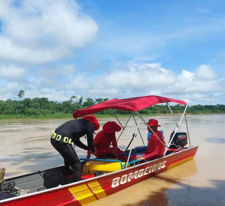 Naufrágio no Rio Iaco em Sena Madureira, canoa vira próximo à balsa flutuante