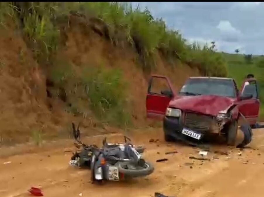 Acidente de trânsito envolvendo moto e carro é registrado no Ramal do Ouro em Sena Madureira