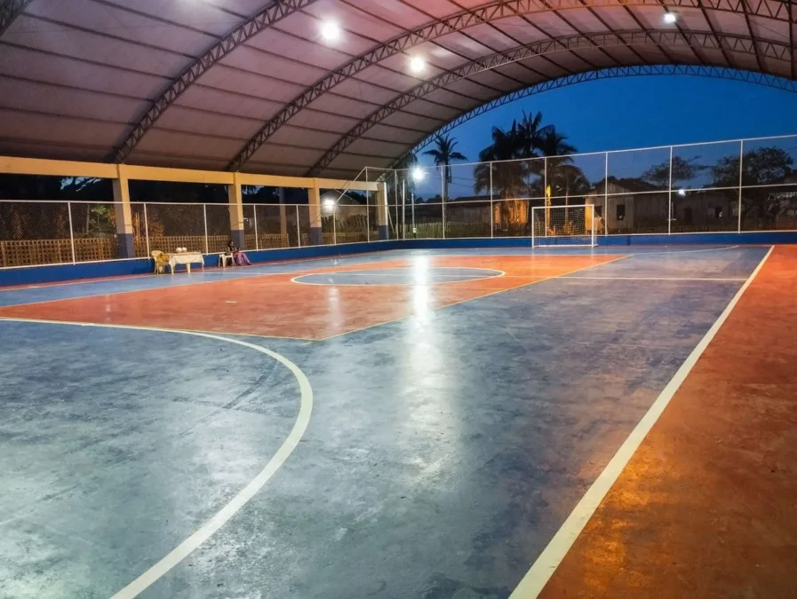 Revitalização da quadra de esportes do bairro Niterói em Sena Madureira é entregue à comunidade
