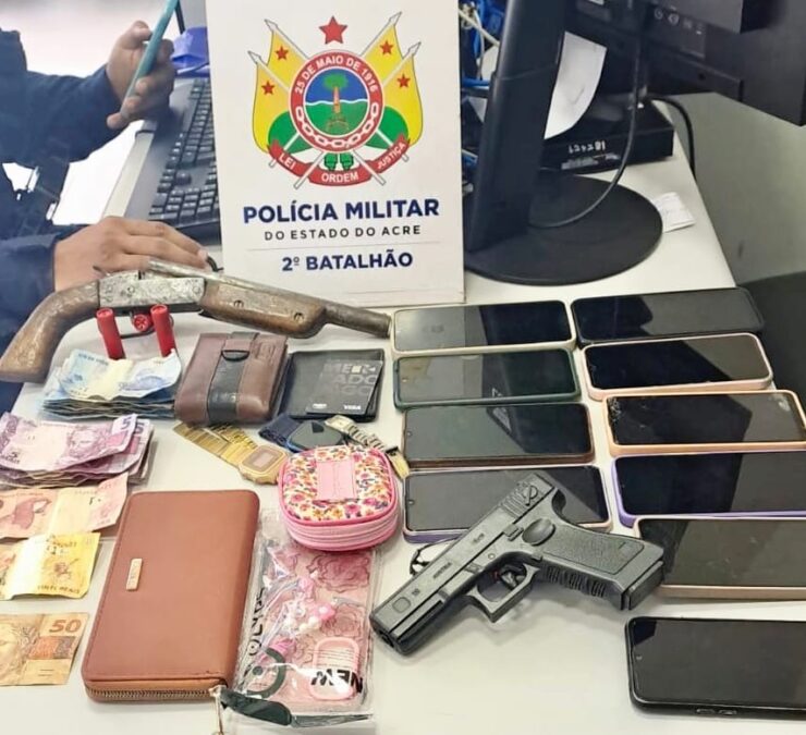 Polícia Militar do Acre detém quadrilha em ônibus e recupera bens das vítimas