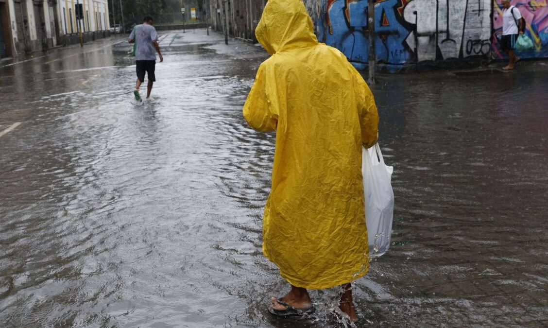 Previsão do Tempo: Inmet emite um alerta de chuvas intensas para a Região Norte