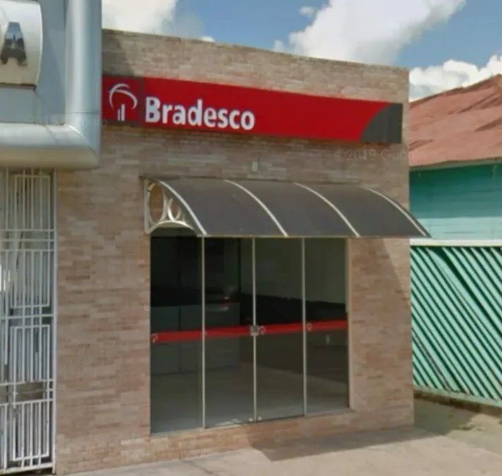 Clientes denunciam problemas graves na Agência do Bradesco em Sena Madureira: Suposto sumiço de dinheiro e cobranças indevidas causam indignação