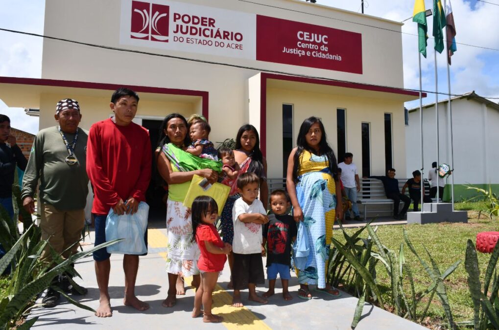 Projeto Cidadão do TJAC concede registros de nascimento a três gerações de uma família indígena