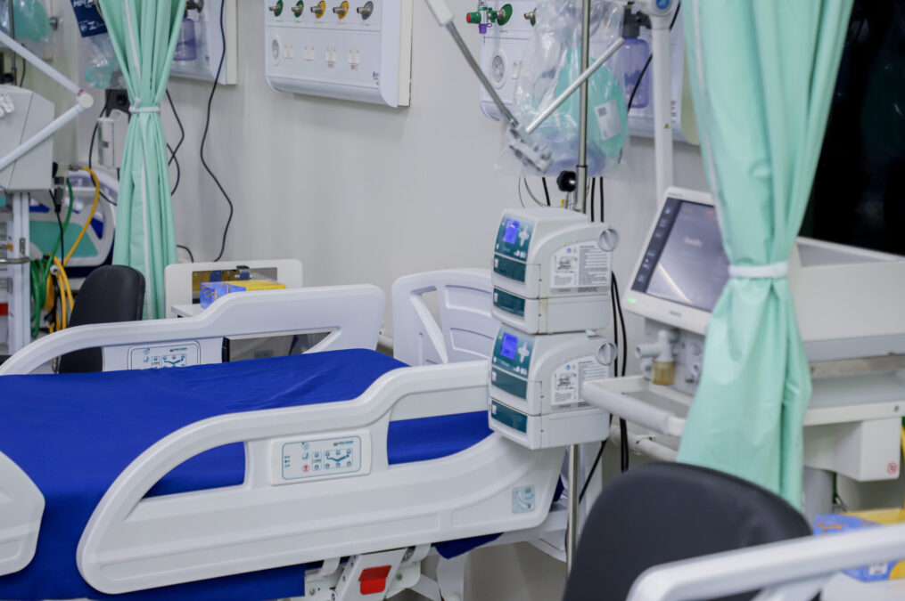 Governo do Acre declara emergência de saúde devido à superlotação de UTIs e casos de SRAG