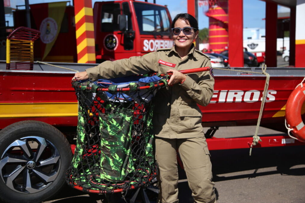 Equipamento idealizado por bombeira acreana vai ajudar vítimas da enchente no Rio Grande do Sul